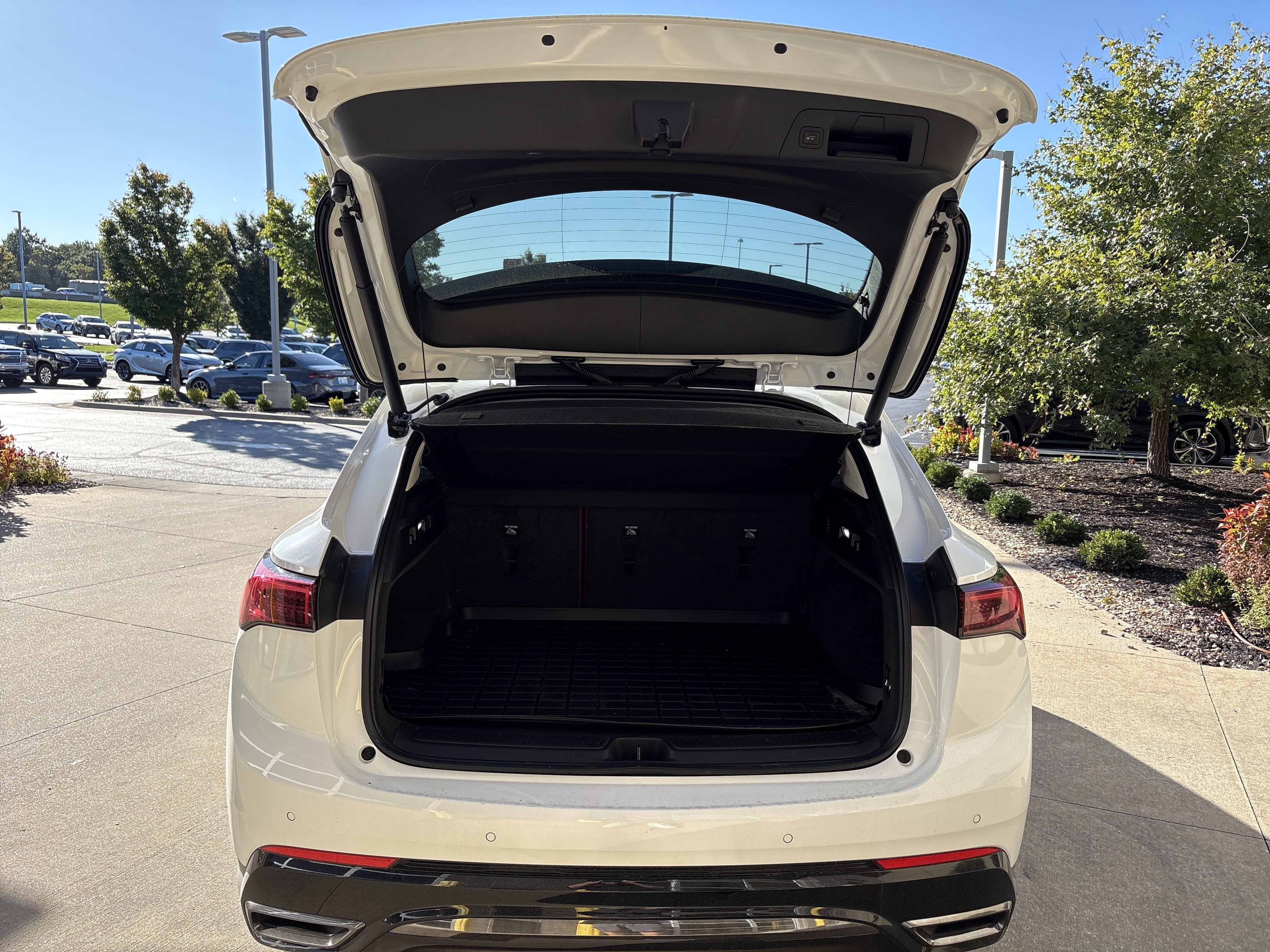Used 2025 Buick Envision Sport Touring AWD/4WD image 32