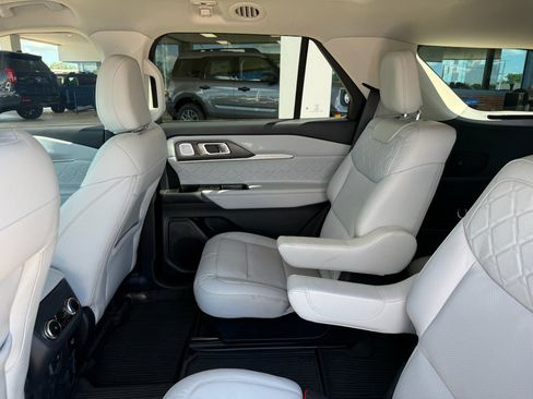 Used 2025 Ford Explorer Platinum w/ Ultimate Package AWD/4WD image 14
