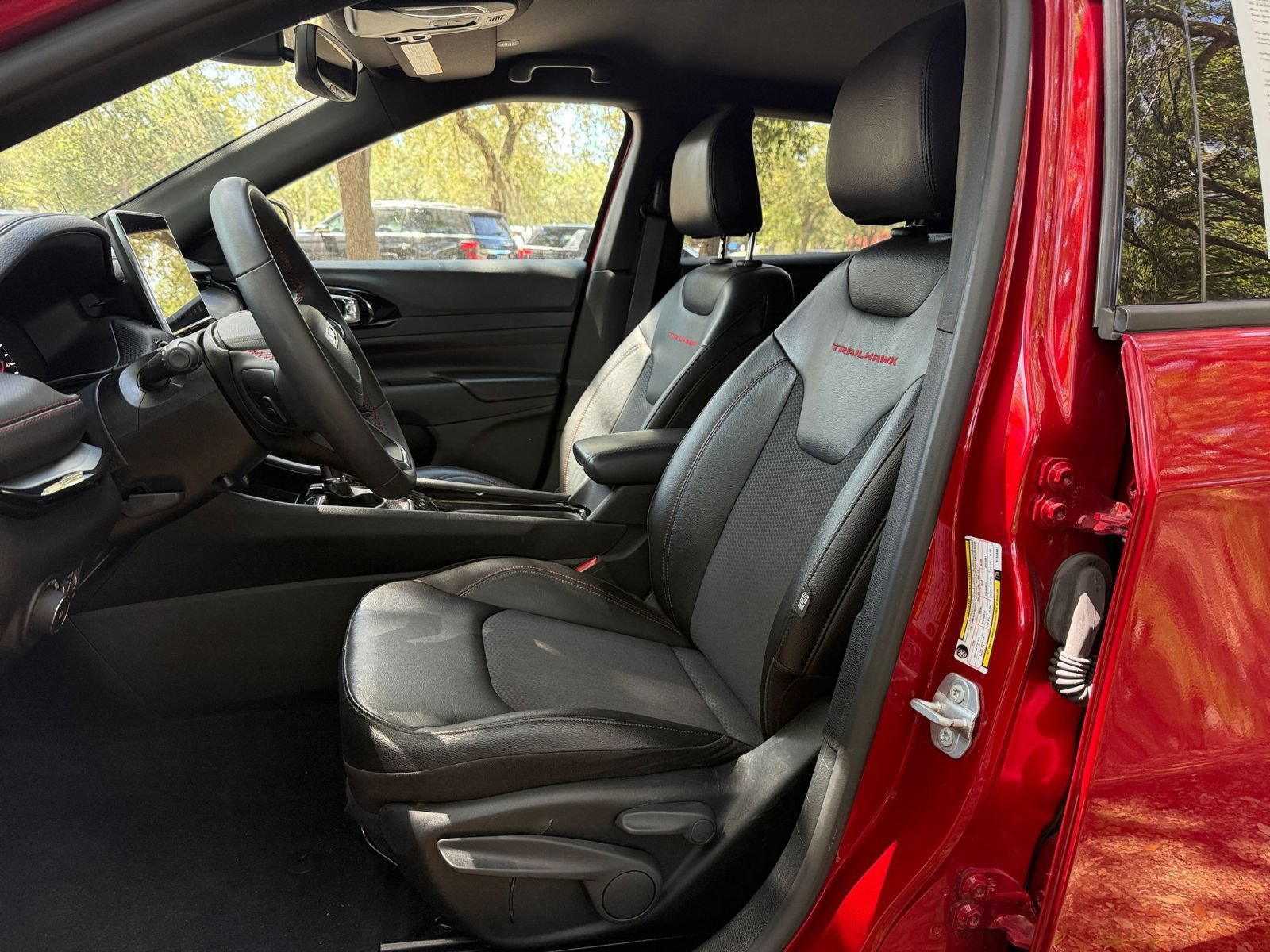 Used 2025 Jeep Compass Trailhawk AWD/4WD image 33