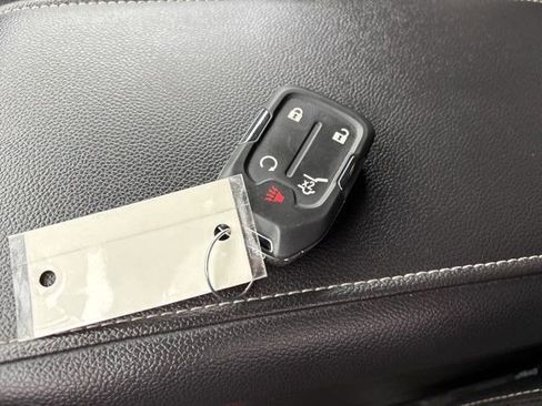 Used 2023 GMC Acadia SLE image 52