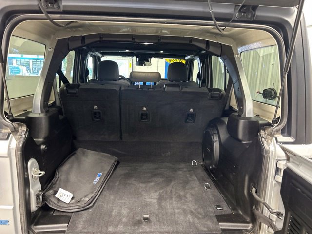 Used 2024 Jeep Wrangler Unlimited AWD/4WD image 21