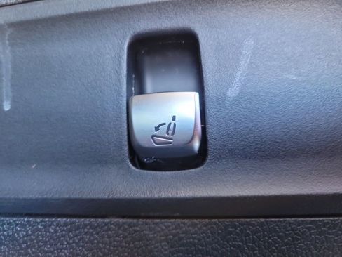 Used 2021 Mercedes-Benz GLC 300 4MATIC image 8