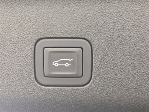 Certified 2025 GMC Yukon Denali image 31