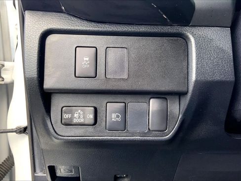 Used 2021 Toyota Tacoma SR AWD/4WD image 33