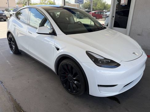 Used 2022 Tesla Model Y Performance AWD/4WD image 2