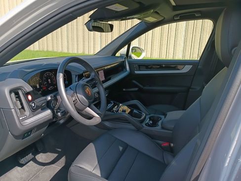 Certified 2026 Porsche Cayenne AWD/4WD image 4