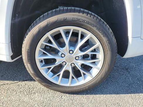 New 2023 Jeep Grand Cherokee Summit w/ Luxury Tech Group V image 12