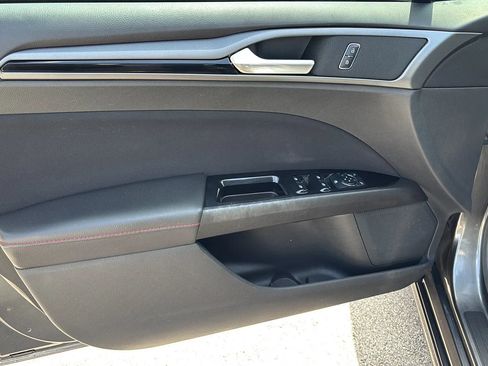 Used 2015 Ford Fusion SE w/ Equipment Group 201A FWD image 24