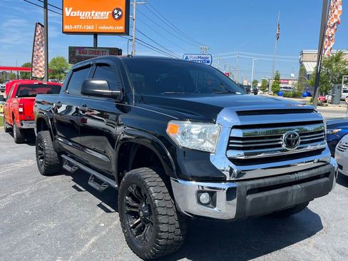 Used 2017 Toyota Tundra SR5 image 2