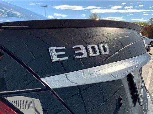 Used 2019 Mercedes-Benz E 300 4MATIC image 27