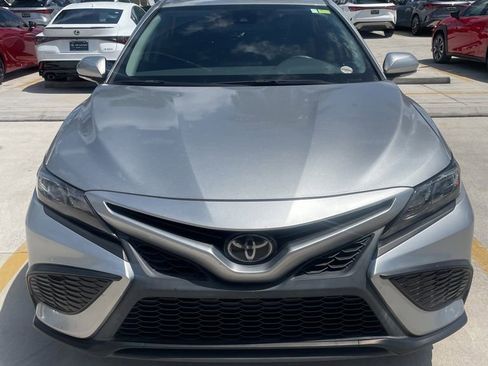 Used 2021 Toyota Camry SE w/ Convenience Package FWD image 4