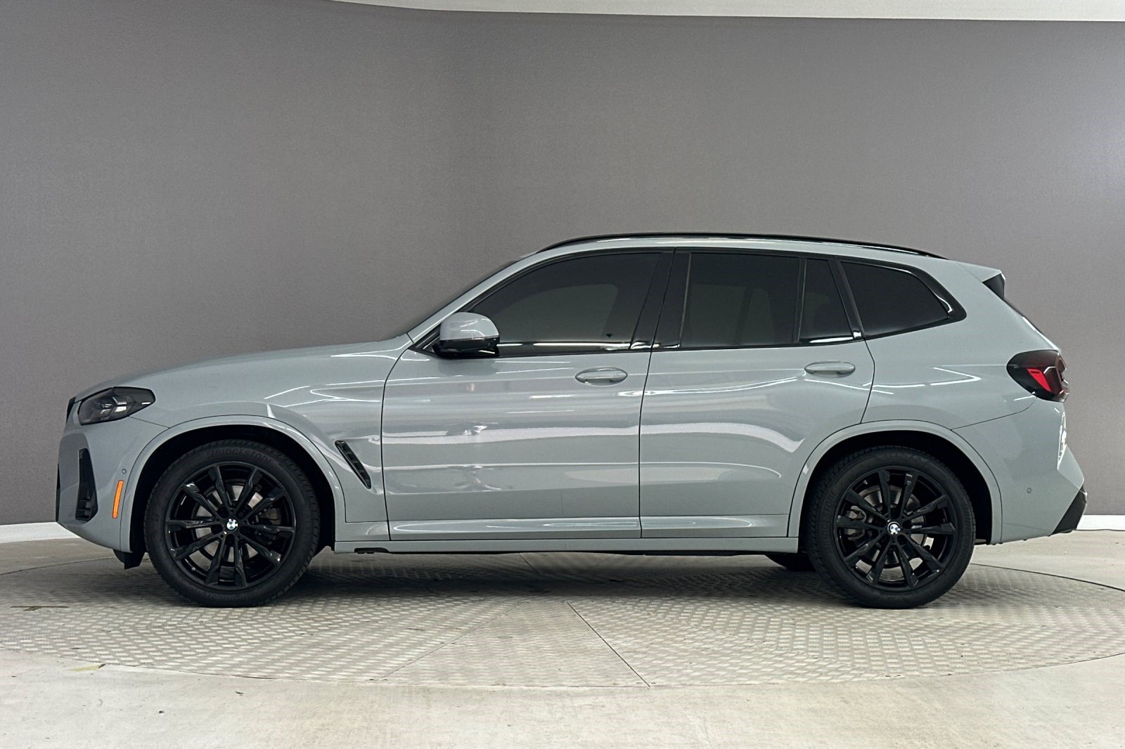 Certified 2023 BMW X3 sDrive30i w/ M Sport Package RWD image 2