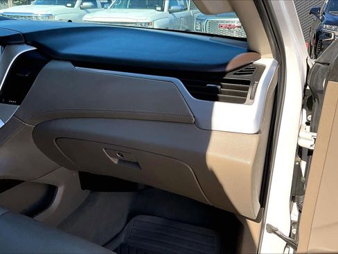 Used 2020 GMC Yukon SLT w/ Premium Edition image 18
