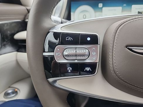 Used 2025 Genesis G90 3.5T image 9