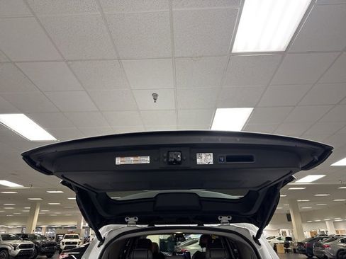 Used 2024 Toyota Sienna XLE image 17