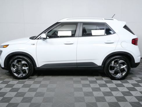 Used 2023 Hyundai Venue SEL image 5
