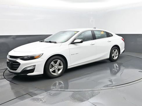 Used 2020 Chevrolet Malibu LS w/ Driver Confidence Package II image 1
