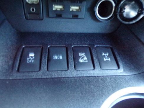 Used 2019 Toyota Highlander LE image 35