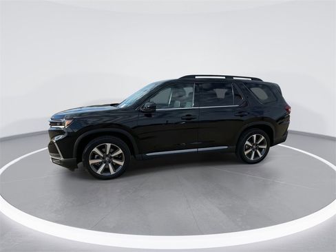 Used 2025 Honda Pilot Touring image 7