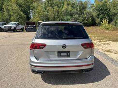 Used 2024 Volkswagen Tiguan SE R-Line FWD image 6