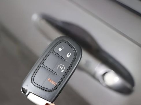 Used 2021 Jeep Cherokee Latitude Plus image 13