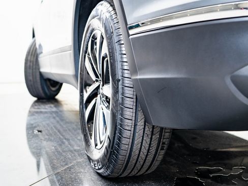 Used 2022 Volkswagen Tiguan S image 38