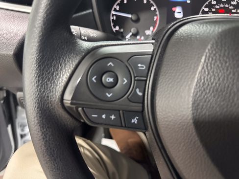 Used 2025 Toyota Corolla LE FWD image 20