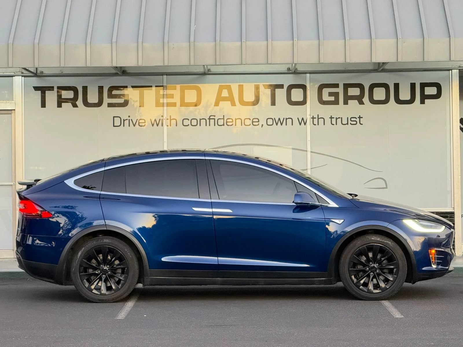 Used 2016 Tesla Model X 90D AWD/4WD image 5