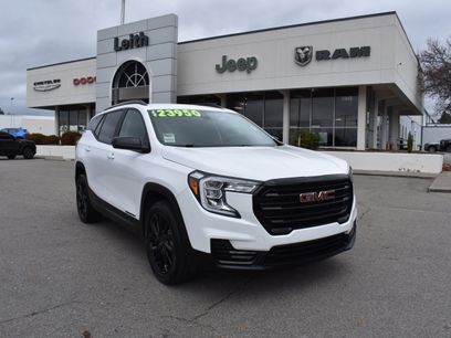 Used 2024 GMC Terrain SLE w/ Driver Convenience Package