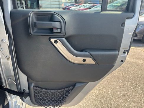 Used 2016 Jeep Wrangler Unlimited Sahara image 28
