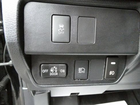 Used 2020 Toyota Tacoma SR image 22