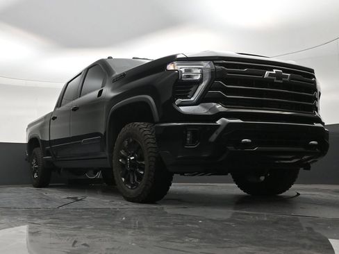 Used 2026 Chevrolet Silverado 2500 High Country w/ High Country Premium Package AWD/4WD image 25