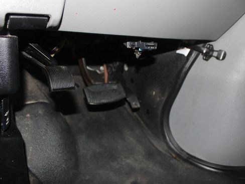 Used 2011 Ford E-250 and Econoline 250 Van 3D w/ PWR Group image 9