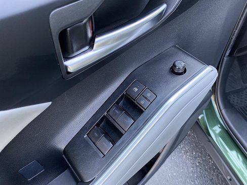 Certified 2025 Toyota Highlander XLE AWD/4WD image 10