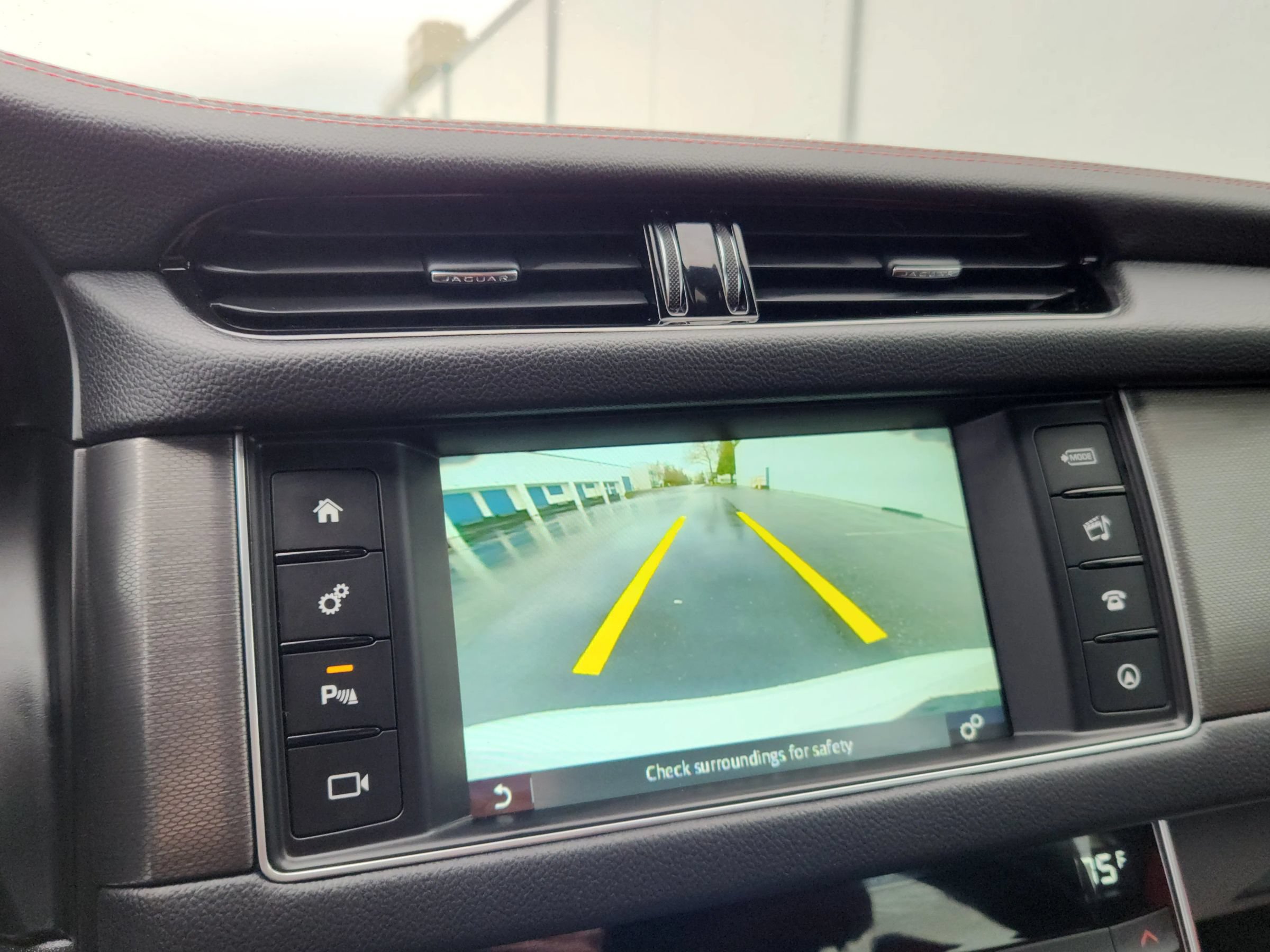 Used 2017 Jaguar XF S RWD image 14