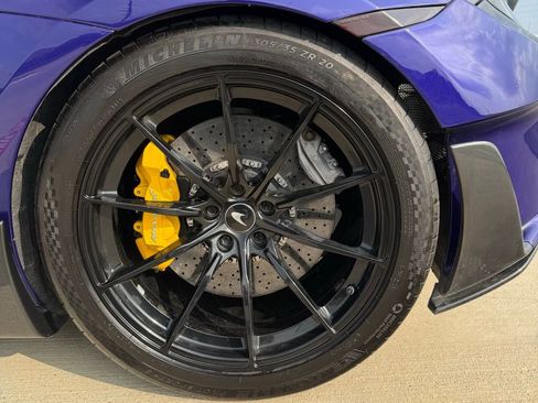 Used 2020 McLaren 600LT Spider RWD image 31