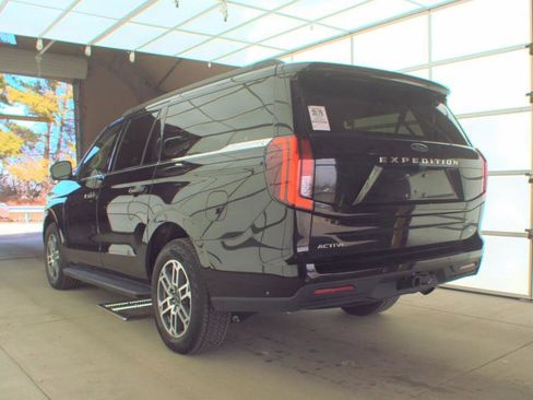 Used 2025 Ford Expedition Max Active image 3