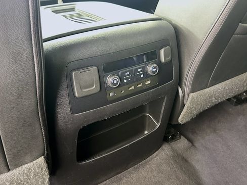 Used 2019 Chevrolet Suburban Premier AWD/4WD image 26