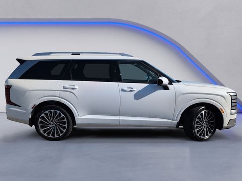 New 2026 Hyundai Palisade Calligraphy FWD image 3