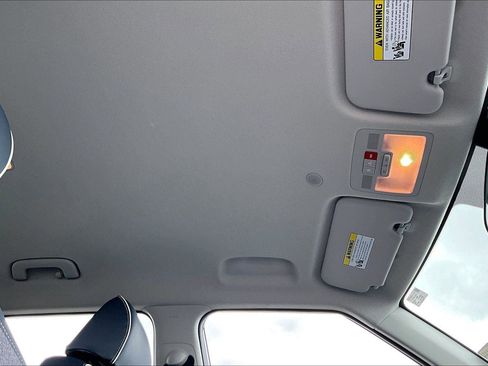 Used 2024 Hyundai Venue Limited FWD image 22