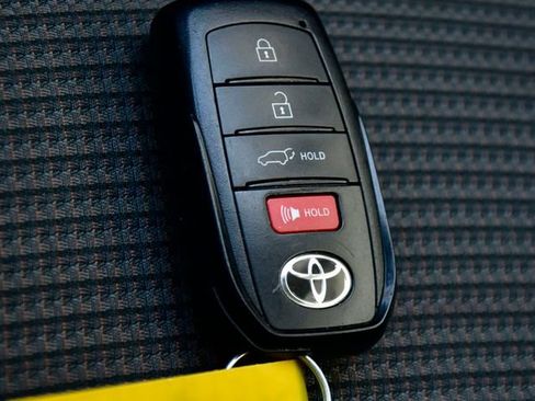 Used 2024 Toyota Highlander LE image 30