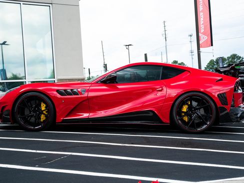Used 2020 Ferrari 812 Superfast RWD image 29
