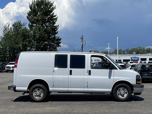 Used 2019 GMC Savana 2500 w/ Driver Convenience Package RWD image 8