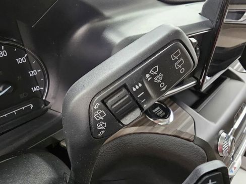 Used 2020 Ford Explorer Limited image 36