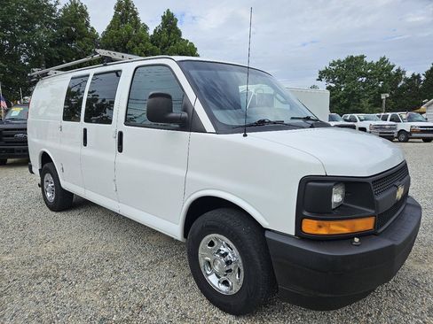 Used 2017 Chevrolet Express 2500 RWD image 7