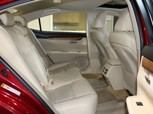 Used 2013 Lexus ES 300h w/ Luxury Pkg FWD image 32