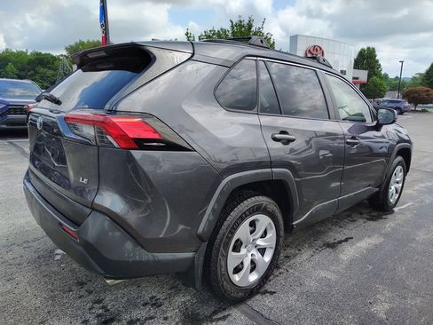 Used 2019 Toyota RAV4 LE w/ Carpet Mat Package FWD image 4