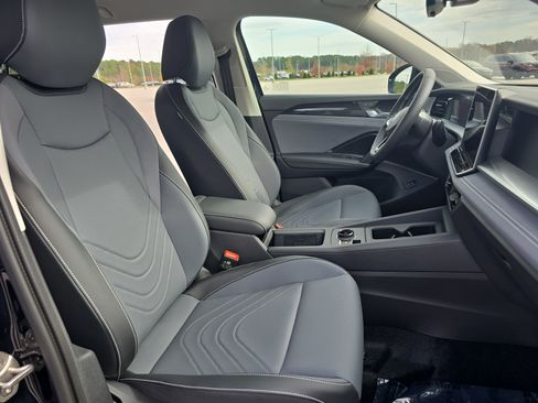 New 2026 Volkswagen Tiguan SE FWD image 10