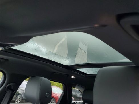 New 2026 Land Rover Range Rover Velar Dynamic SE image 9