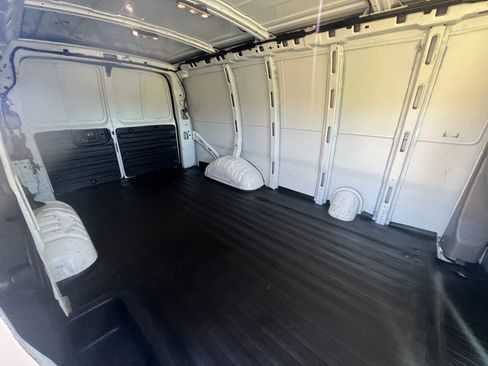 Used 2016 Chevrolet Express 2500 image 16